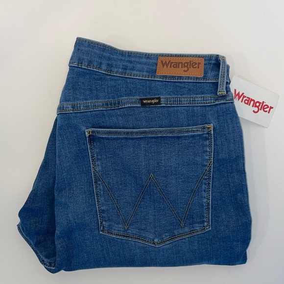 Wrangler Denim - NWT Wrangler ‘Unforgettable Skinny’ High-Rise Jeans, Women’s Size 20W x 28